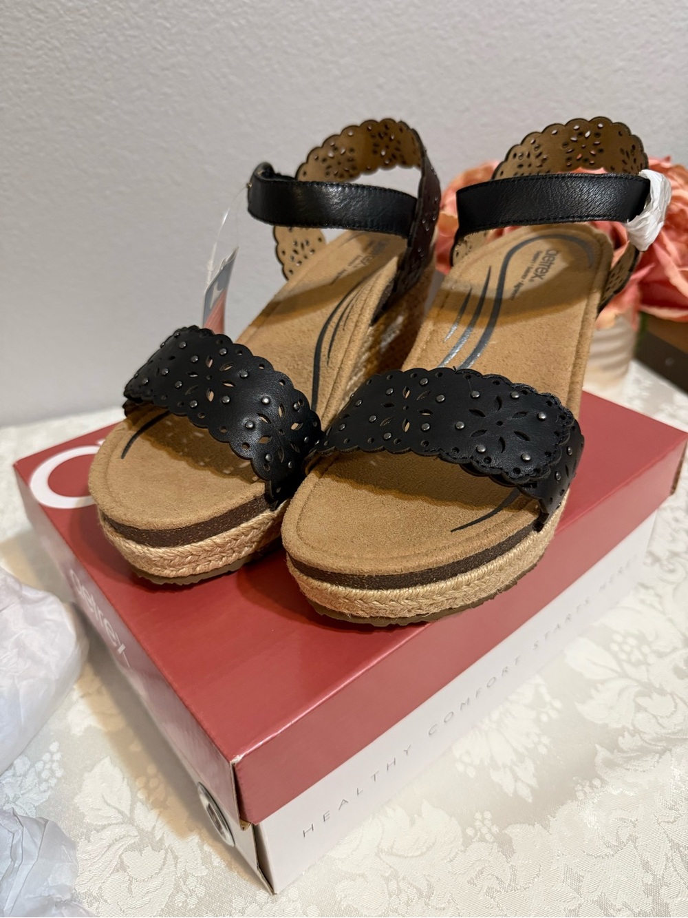 Aetrex Sydney Wedges Heels Black Lace Stud Cutout Memory Foam Women’s 7.5 8 NWT
